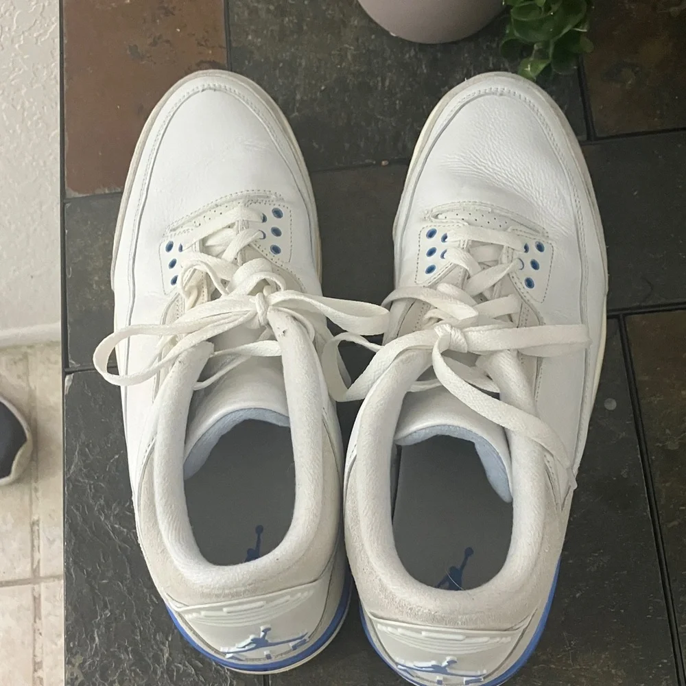 Jordan Men's White and Light Blue Athletic Shoes Air Jordan 3 Retro size 12